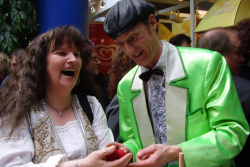 Der Zauberer aus Köln begeistert mit unterhaltsamer Zauberkunst